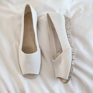 Aerosoles Sprig Break White Perforated Open Toe Wedge Heel Sandals Women's 10